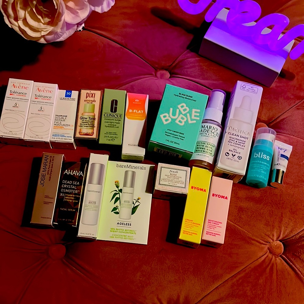 Lot of trial/ mini, one full.NEW skincare. To be sent in pictured makeup bag.